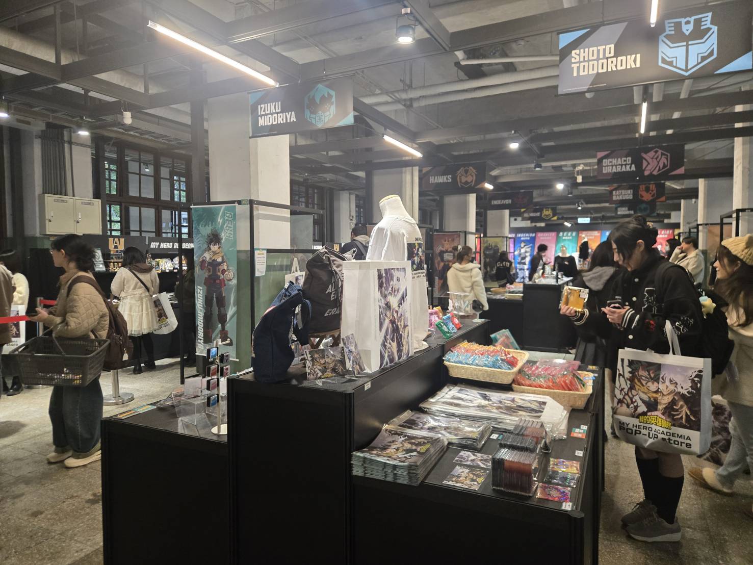 《我的英雄學院》最終季松菸快閃店 現場人流