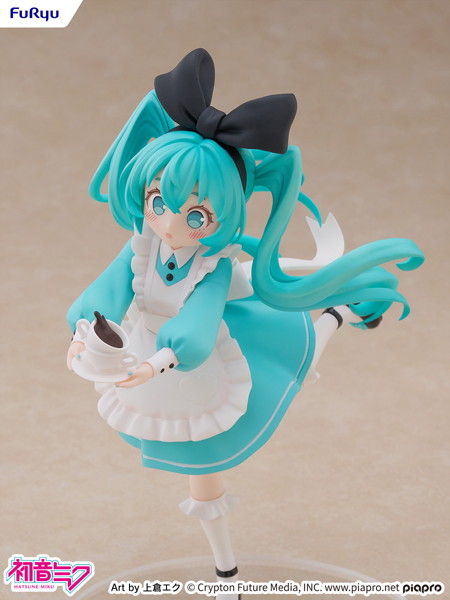 《初音未來》化身童話妖精！FURYU 全新「桌上妖精」不思議之國公仔新品