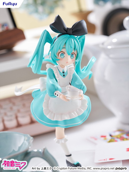 《初音未來》化身童話妖精！FURYU 全新「桌上妖精」不思議之國版本模型