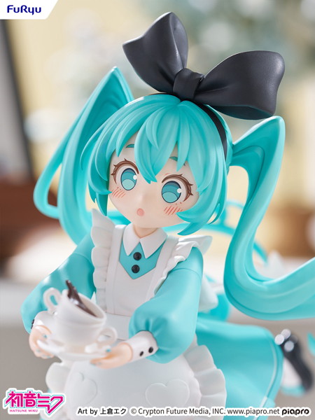 《初音未來》化身童話妖精！FURYU 全新「桌上妖精」不思議之國版本公仔