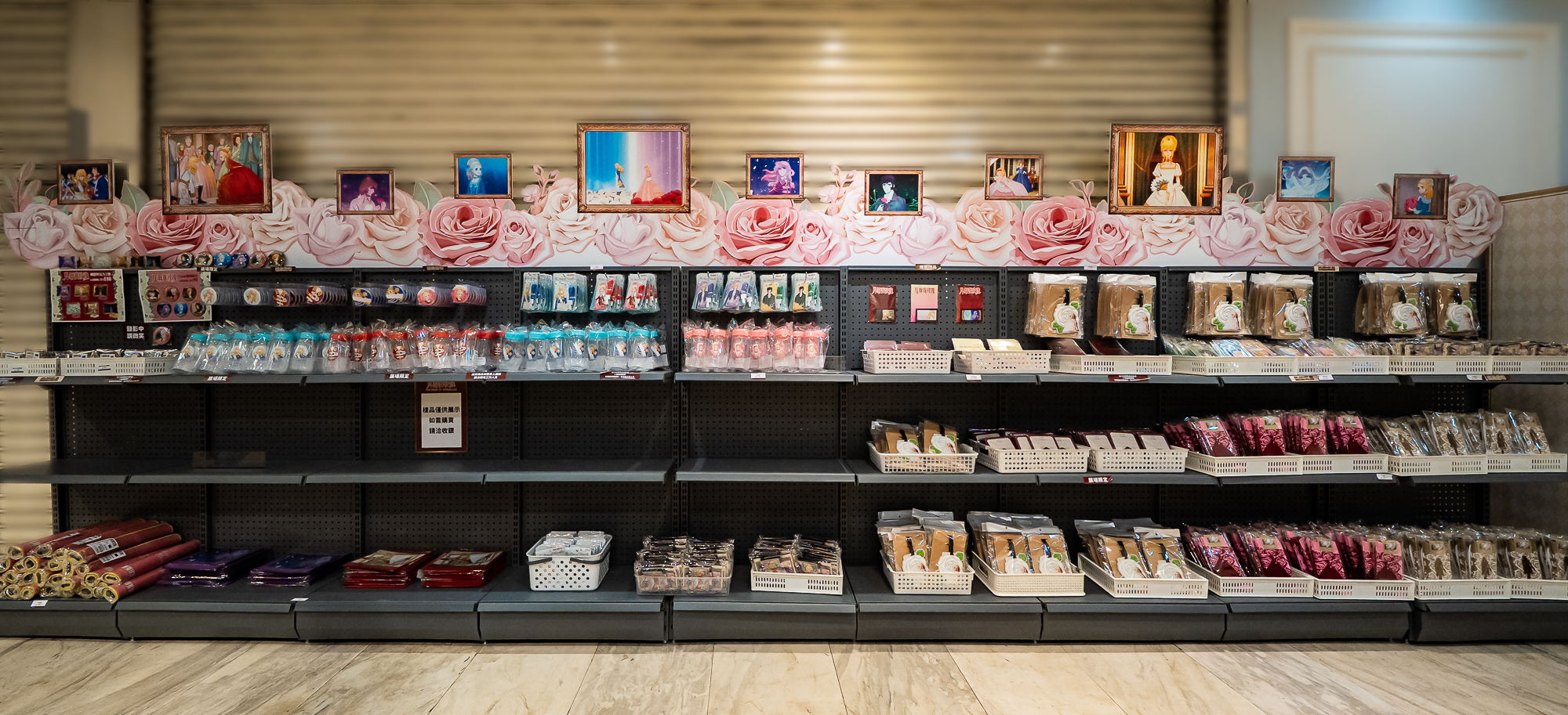 《凡爾賽玫瑰》新光南西快閃店 經典原畫廊打卡牆