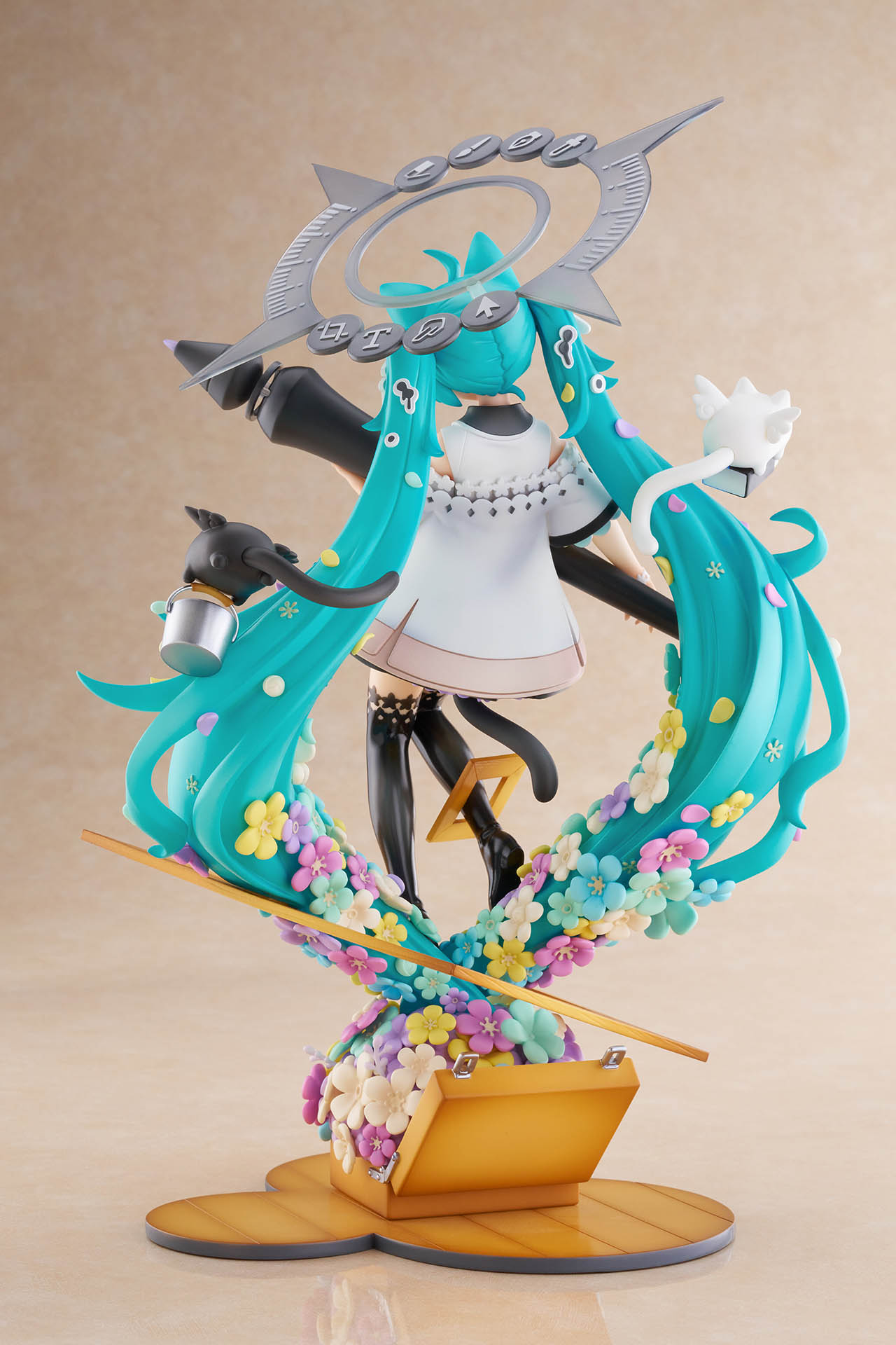 TAITO GEAR&GOODS《初音未來》1/7比例「繪畫ver.