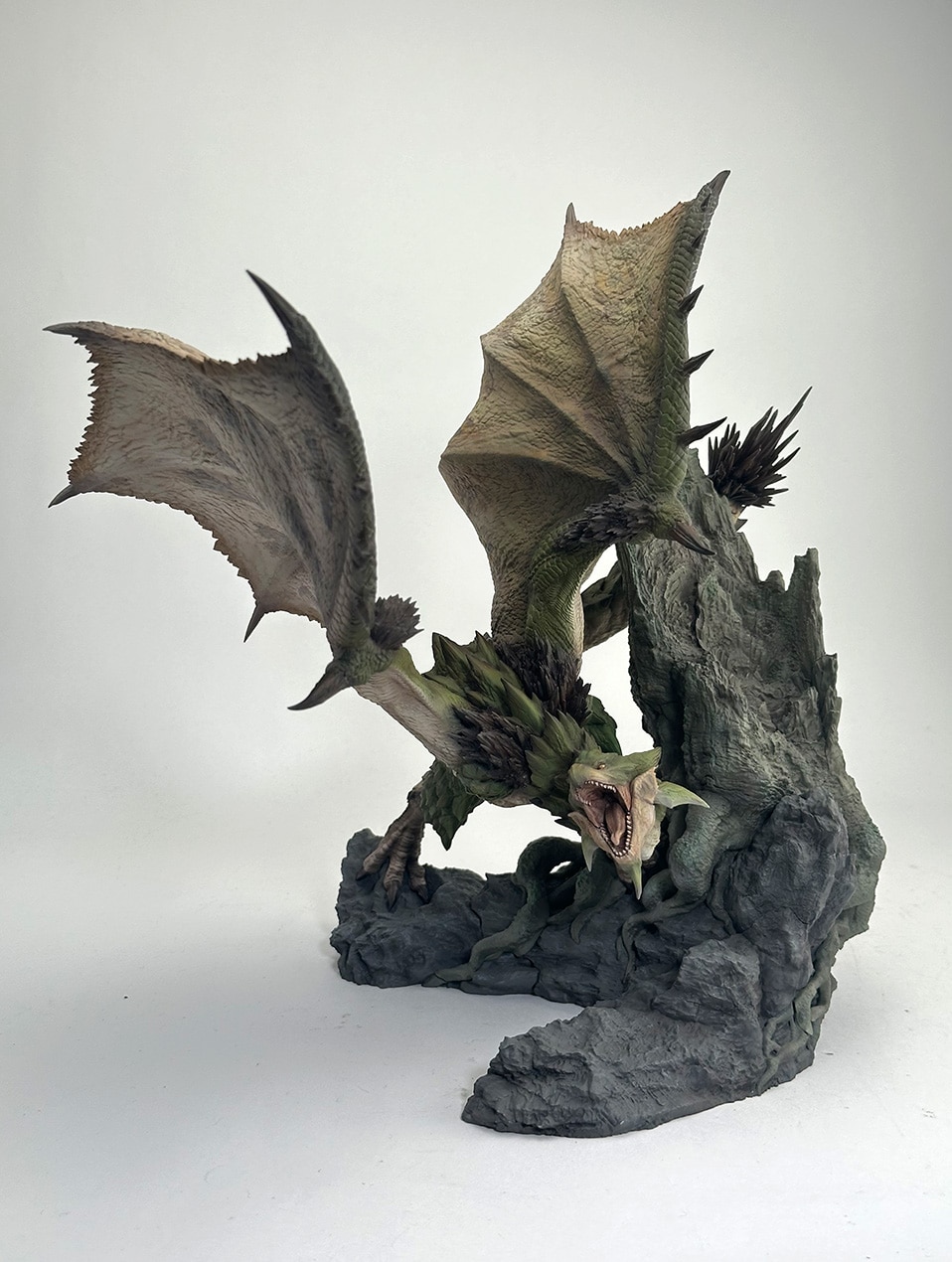「陸之女王」回歸 !《Monster Hunter魔物獵人》經典魔物「雌火龍」 Ver.2.0 模型雕像回歸 ! 主打地面奔馳的壓迫感