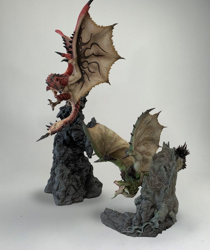 「雌火龍＋雄火龍」成對展示更完整：e-Capcom 套組附「金銀蛋」巢替換零件