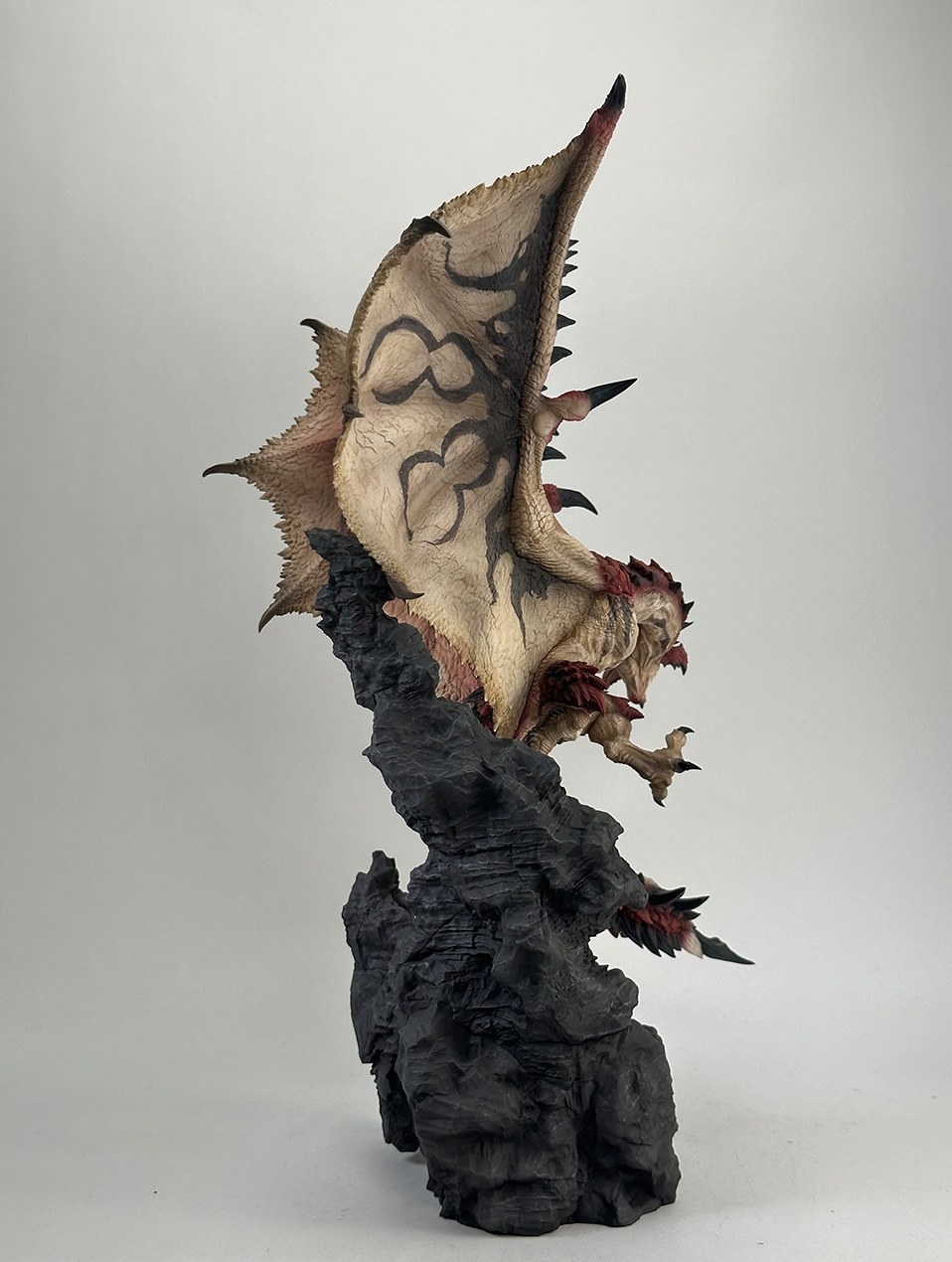 《Monster Hunter魔物獵人》雄火龍雕像 Ver.2.0 模型登場！CFB Creator’s Model 重現「天空王者」展翼霸氣姿態