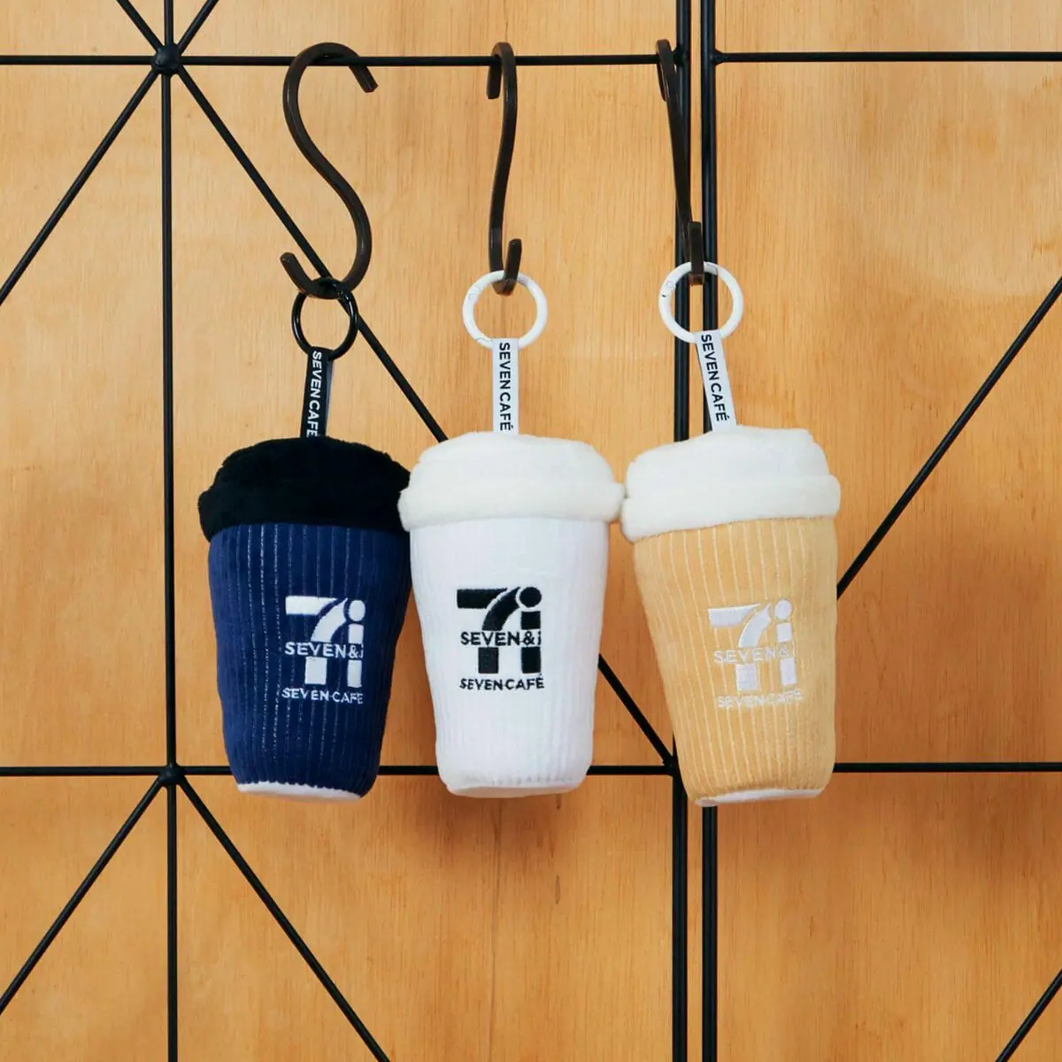 Happy快樂賞《7-ELEVEN》B賞:Seven Café咖啡絨毛吊飾