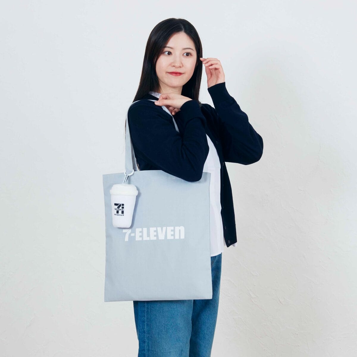 Happy快樂賞《7-ELEVEN》E賞:7-ELEVEN帆布托特包 與咖啡杯絨毛吊飾搭配超有型