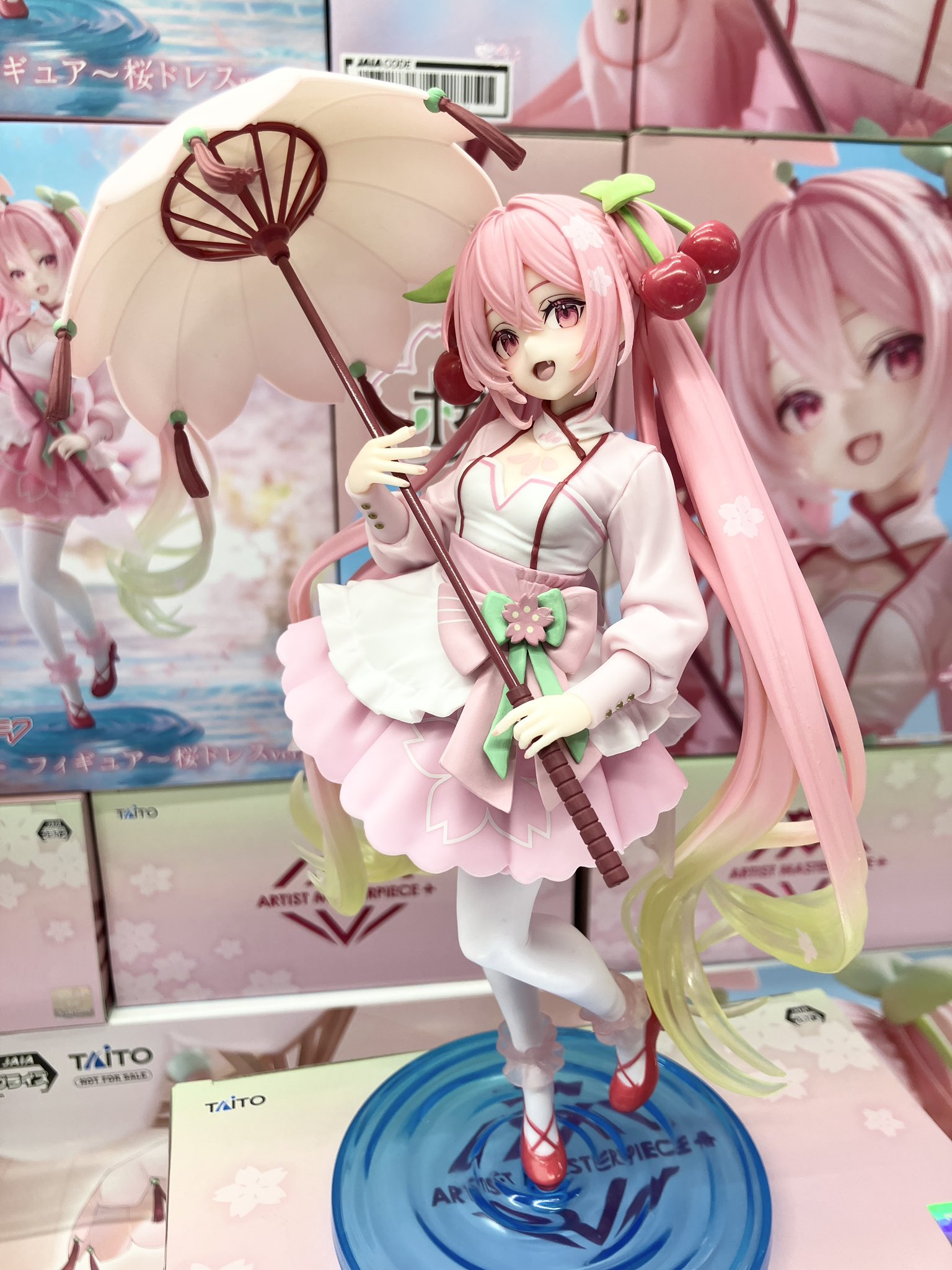 《初音未來》TAITO「櫻花初音 AMP+ 櫻花禮服 ver.」21公分景品模型 實體照