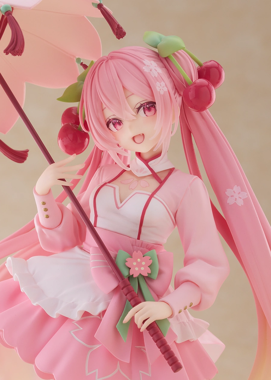 《初音未來》TAITO「櫻花初音 AMP+ 櫻花禮服 ver.」21公分景品模型 姿勢設計