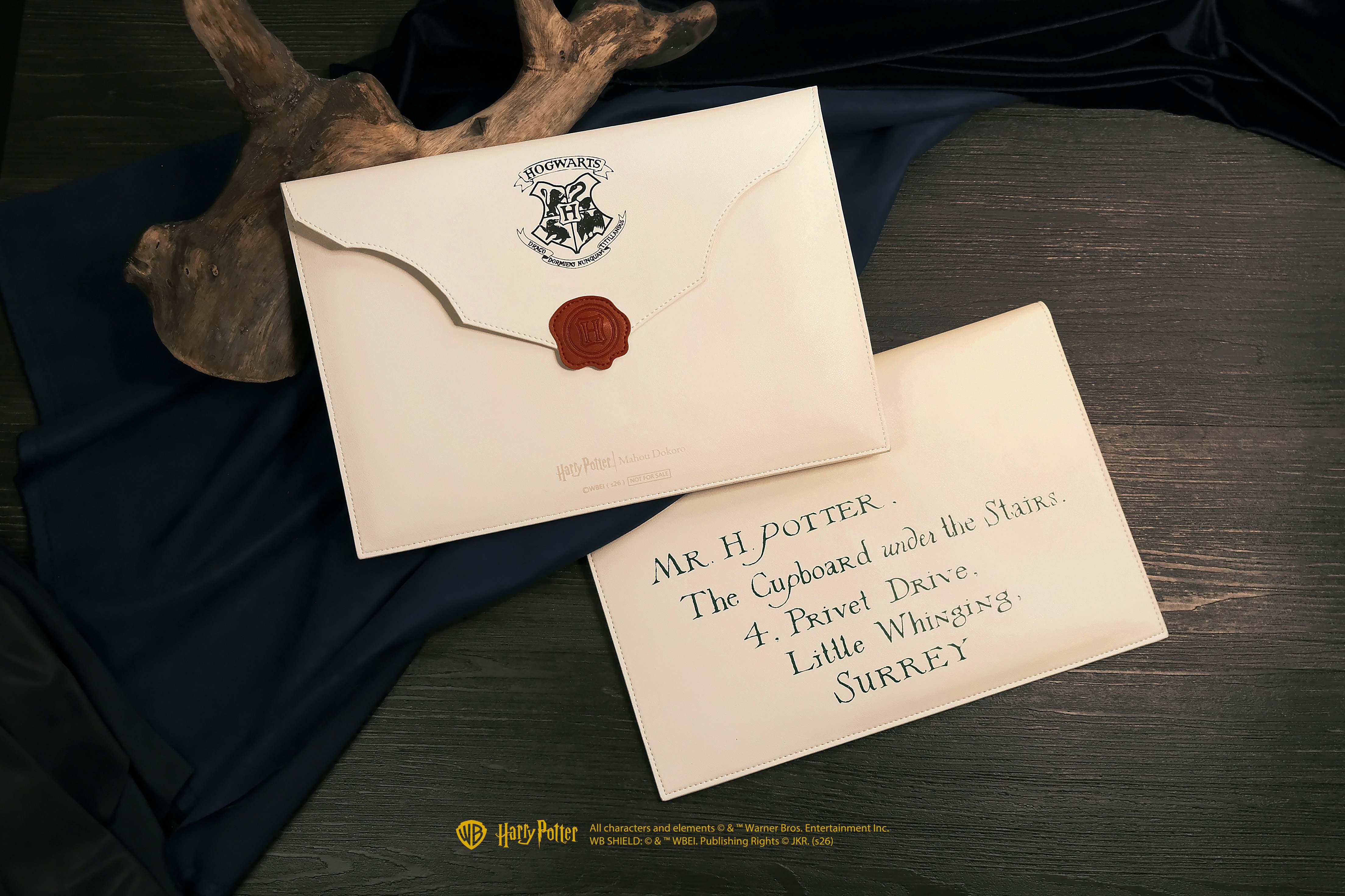 「Harry Potter - Mahou Dokoro哈利波特–魔法之地」台灣1號店週年慶滿額禮特典「霍格華茲入學通知信 磁吸收納包」