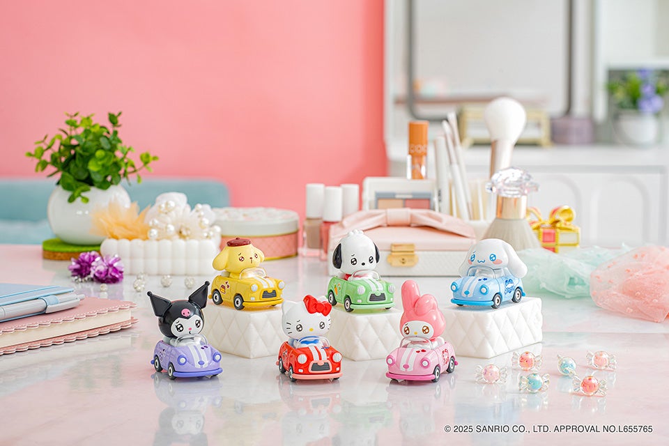 《TOMICA小汽車 × Sanrio三麗鷗》夢幻聯名第一彈登場!Hello Kitty、布丁狗變身迷你小車車,全7款盲盒開箱一次看