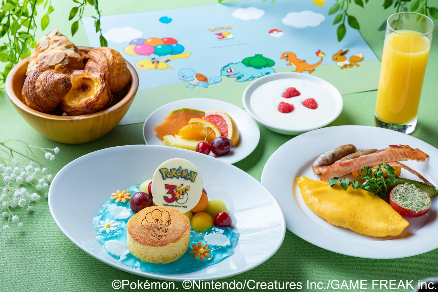 房內限定早餐！皮卡丘主題料理登場「飛天皮卡丘鬆餅早餐」