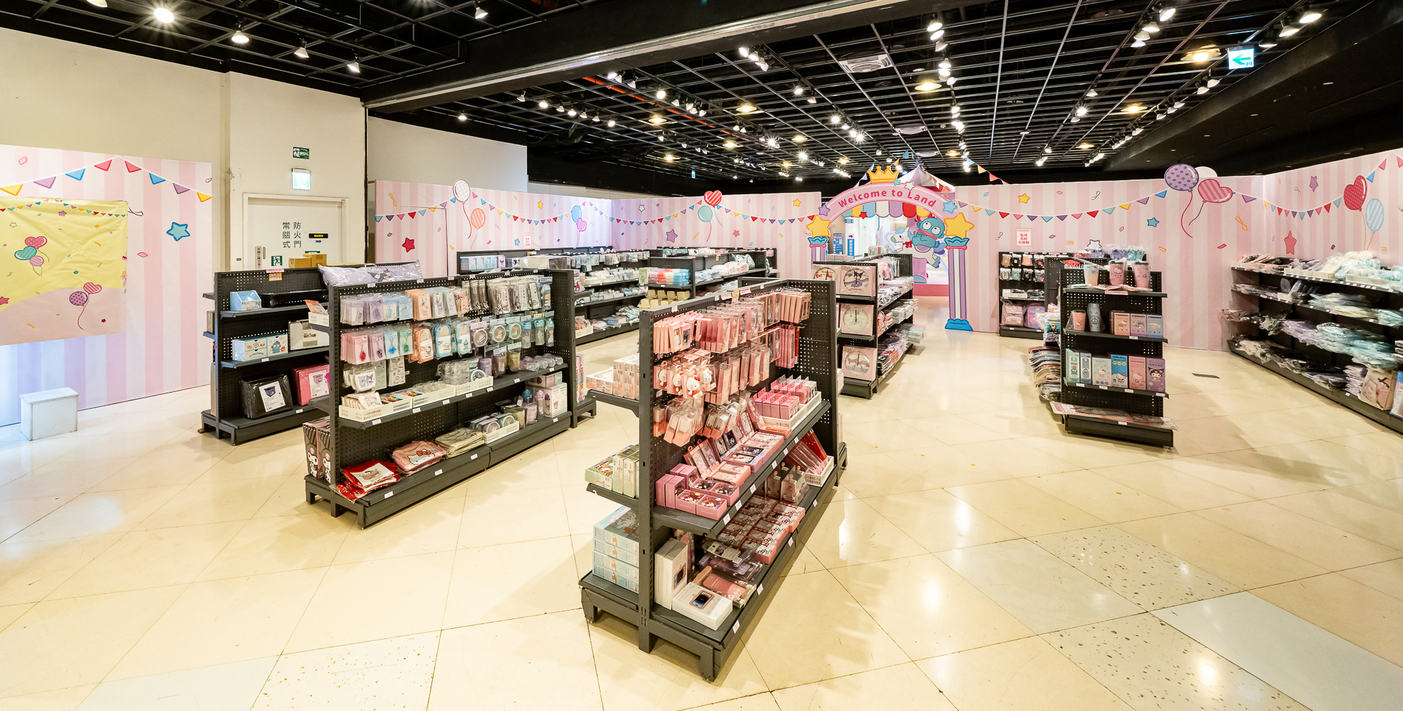 《三麗鷗繽紛遊樂園主題限定店》周邊商品區人氣商品們