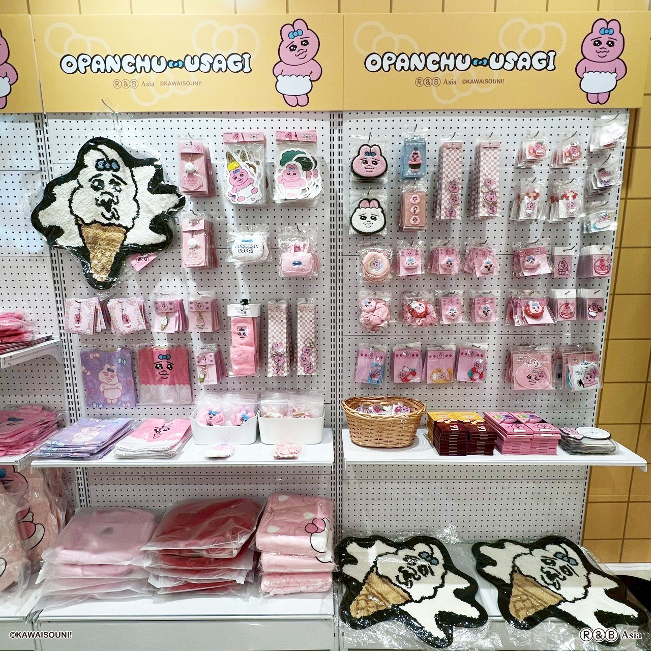 Opanchu Usagi 褲褲兔高雄快閃店 周邊商品區