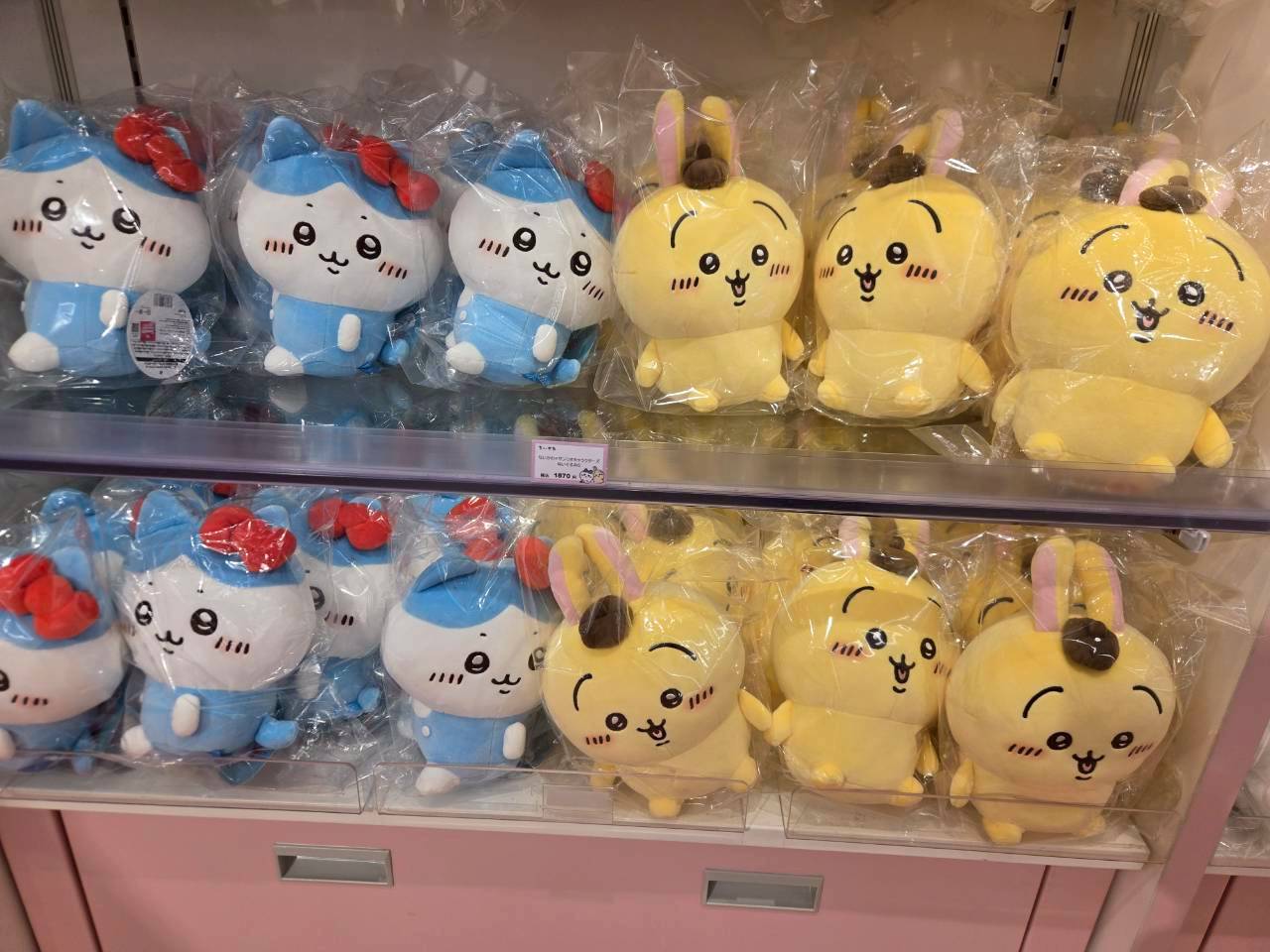 KIDDY LAND 新宿旗艦店|《Chiikawa吉伊卡哇》吉伊卡哇x三麗鷗聯名系列 小八、兔兔絨毛玩偶