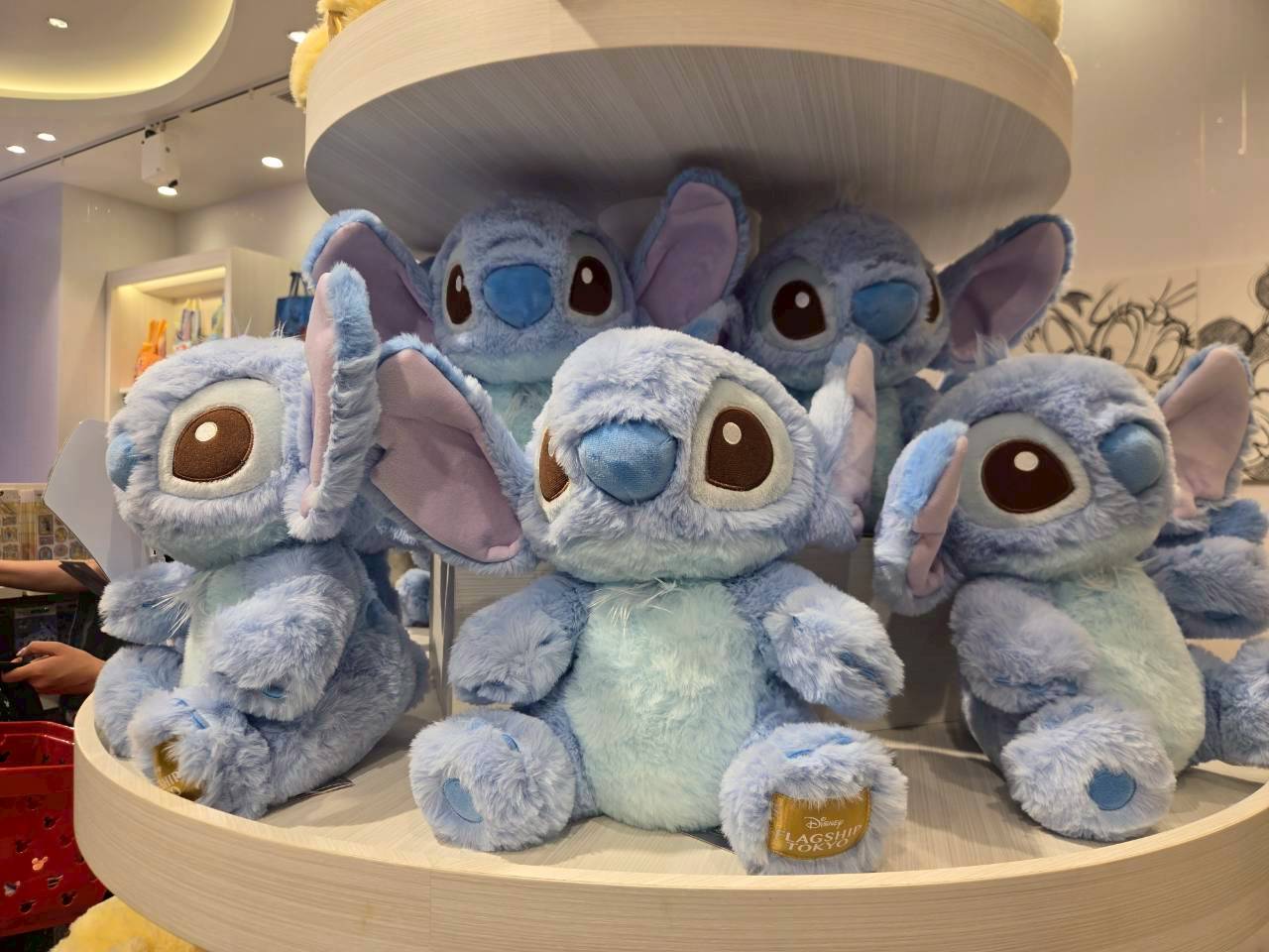 《Disney FLAGSHIP TOKYO 東京迪士尼旗艦店》限定商品必買！史迪奇新宿限定BIG絨毛玩偶