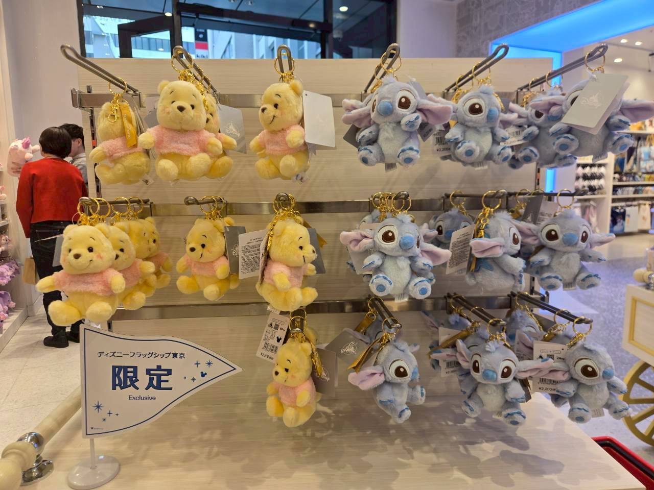 《Disney FLAGSHIP TOKYO 東京迪士尼旗艦店》「FLAGSHIP TOKYO Exclusive」東京限定周邊商品 史迪尼、小熊維尼絨毛吊飾