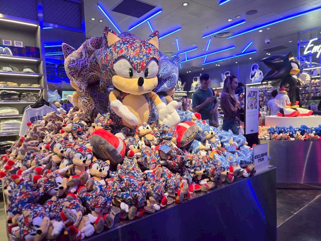 澀谷PARCO「SEGA STORE TOKYO」｜滿滿的《音速小子》代表角色『Sonic 索尼克』相關絨毛周邊