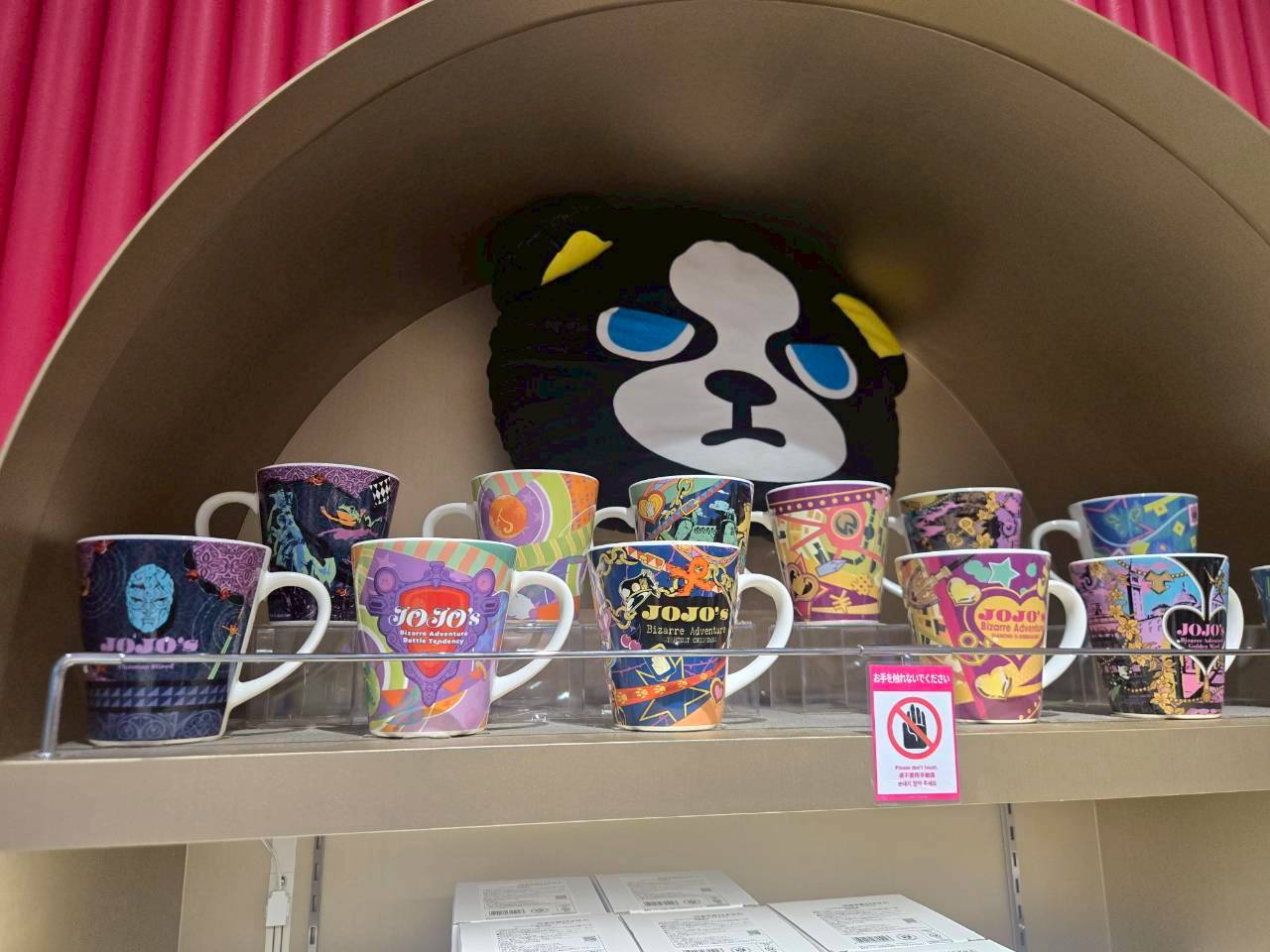 澀谷PARCO「THE★JOJO WORLD」｜人氣JOJO馬克杯 周邊展示區