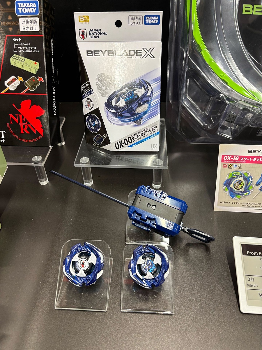 《戰鬥陀螺X》「BEYBLADE X UX-00 武士軍刀5-60K」實體照曝光
