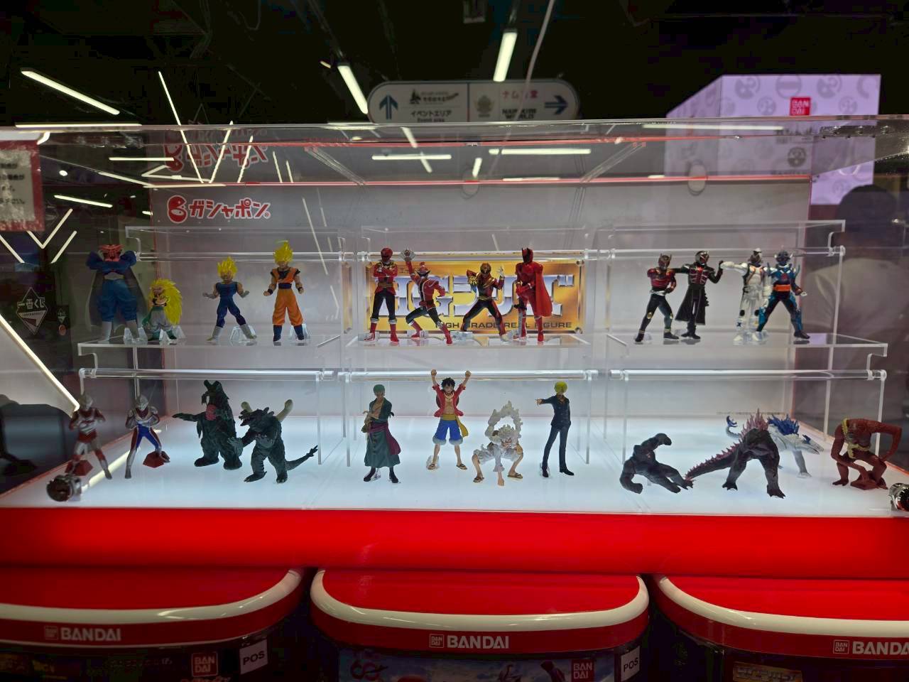 萬代官方扭蛋天堂!GASHAPON BANDAI OFFICIAL SHOP 池袋店 扭蛋本體展示區