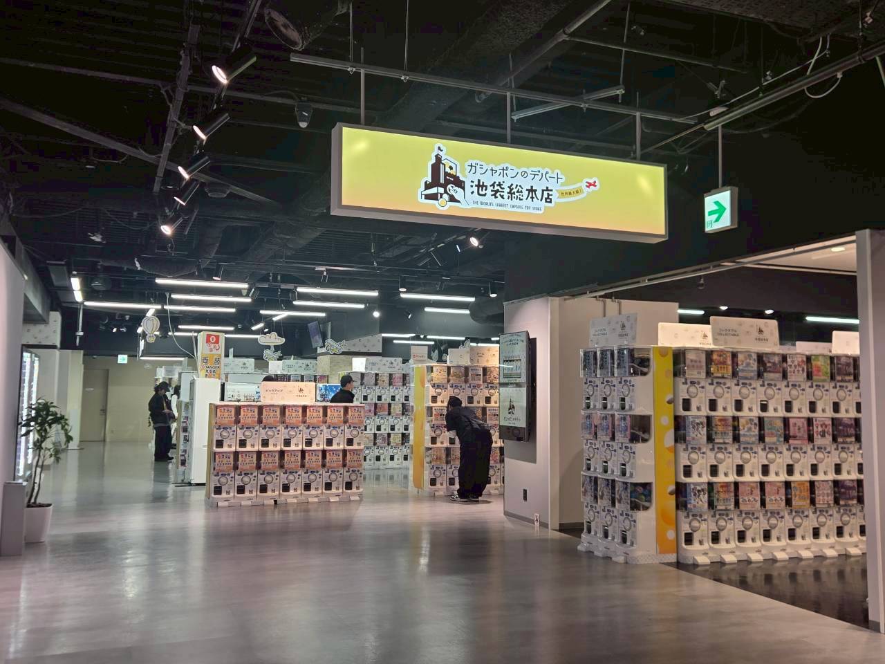 世界最大規模!「GASHAPON Department Store池袋總店」讓人眼花撩亂的3000台扭蛋機們,選擇困難者一定發作 ~