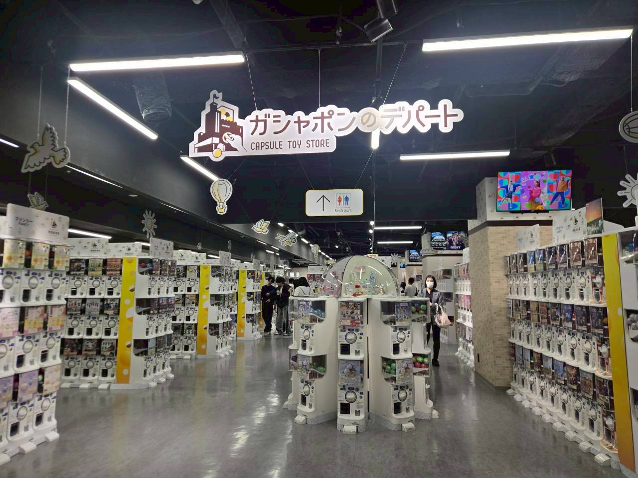 世界最大規模!「GASHAPON Department Store池袋總店」享受被3000台扭蛋機圍繞的氛圍吧