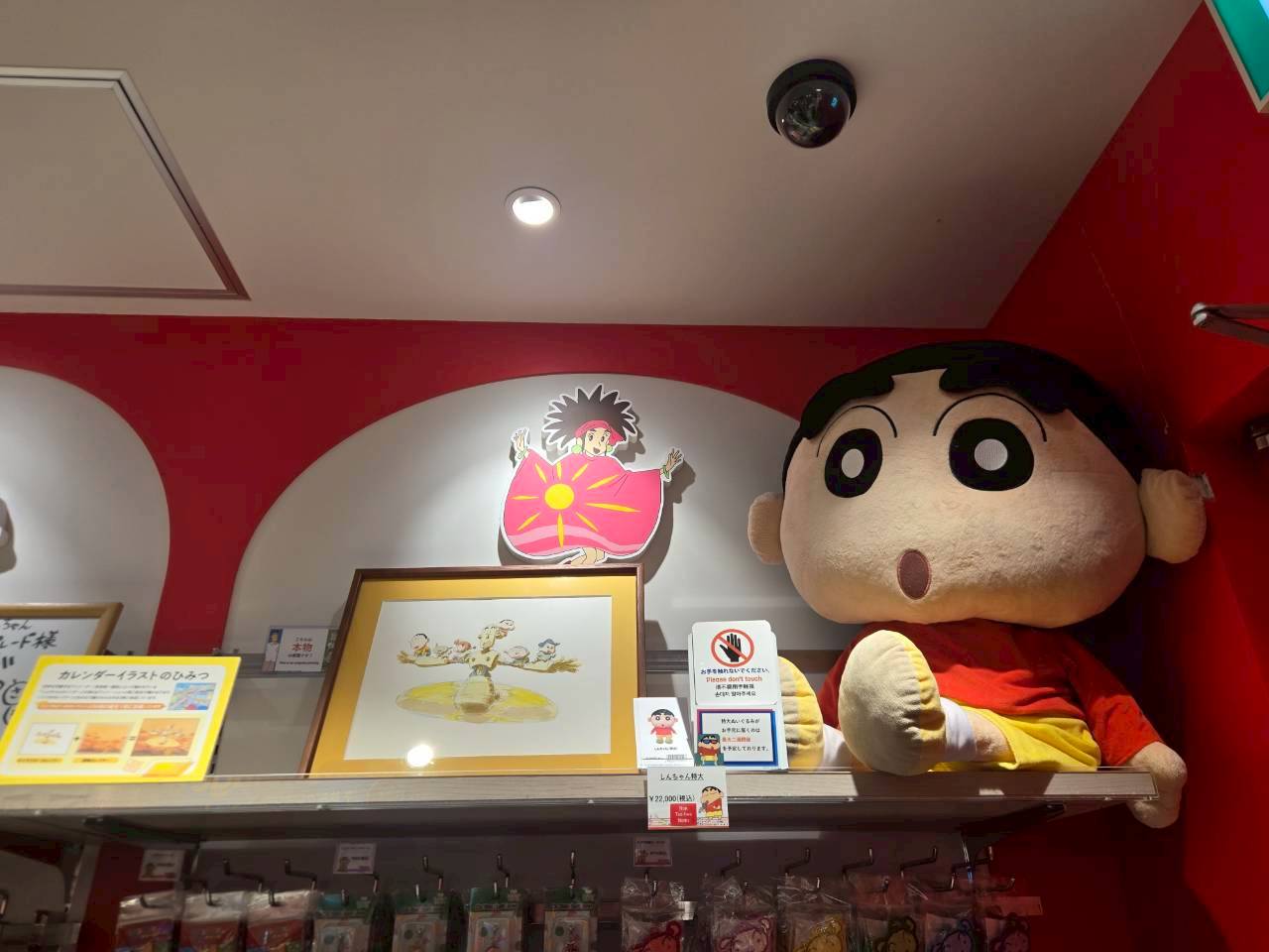 池袋太陽城「蠟筆小新電影嘉年華」超BIG！小新絨毛玩偶