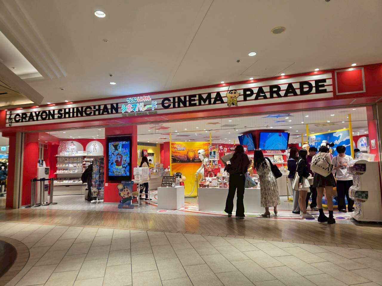 走進《蠟筆小新》電影世界！Sunshine City 池袋太陽城「蠟筆小新電影嘉年華」必逛攻略｜歷代劇場版名場景重現、精緻電影周邊同步登場