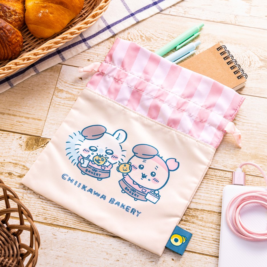 《Chiikawa Bakery 吉伊卡哇麵包店》粉色束口袋