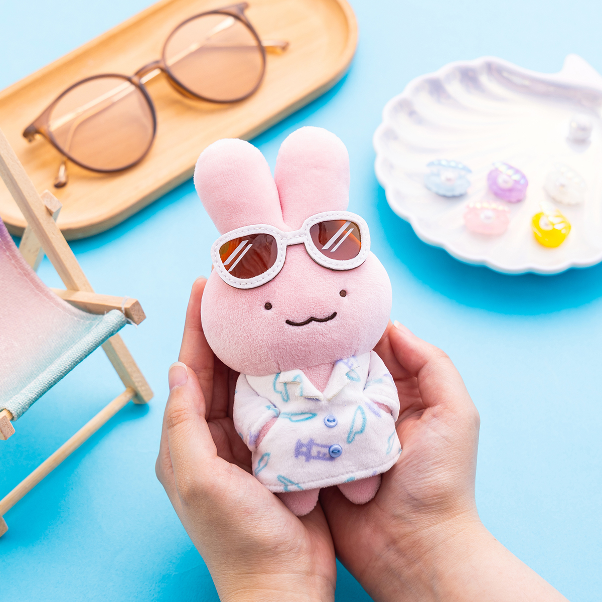 《WBTiger 小白虎與黑虎蝦》Happy Summertime 兔子醫生度假造型絨毛玩偶