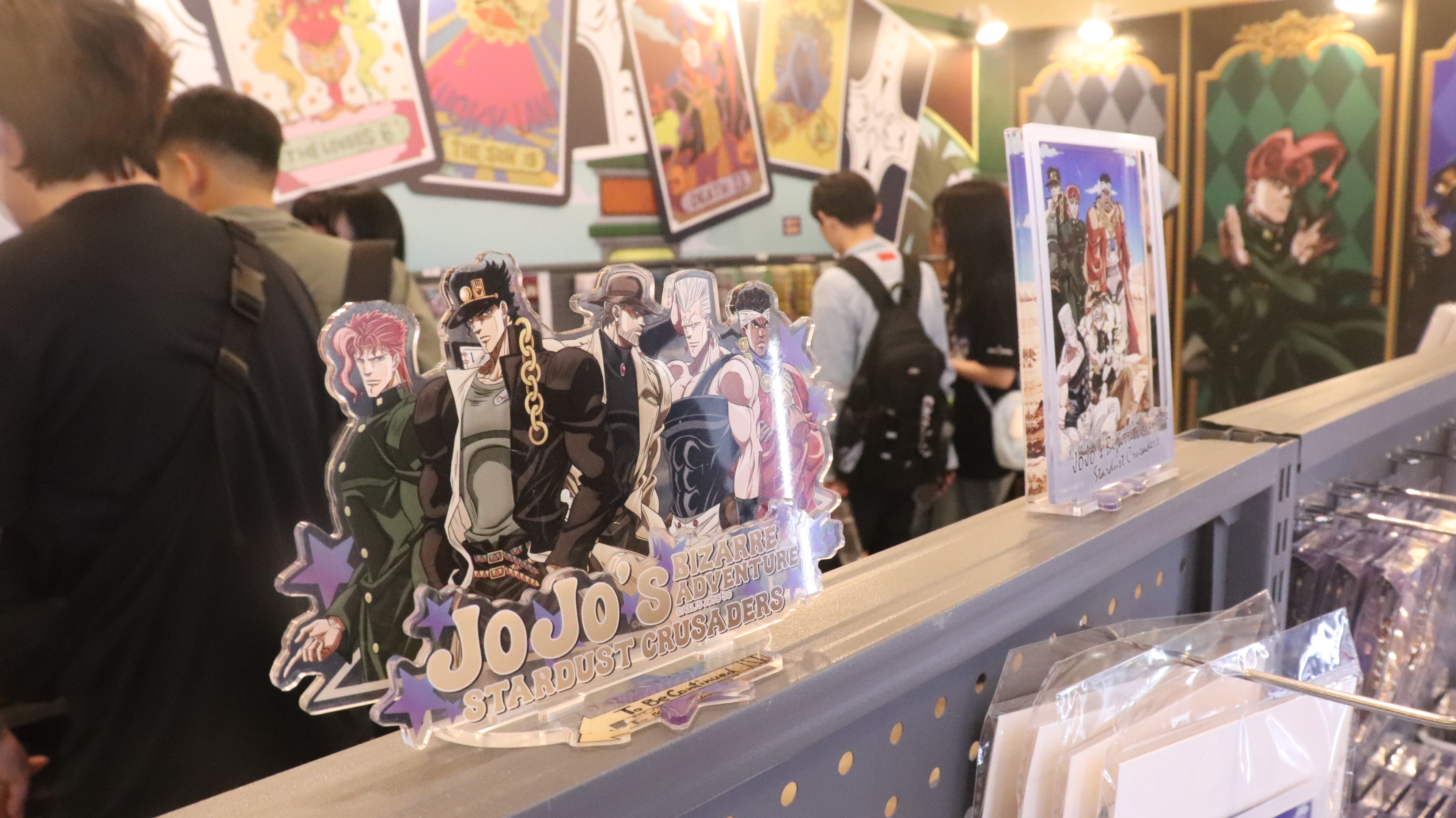 《JoJo的奇妙冒險 星塵遠征軍》快閃店 組合立牌