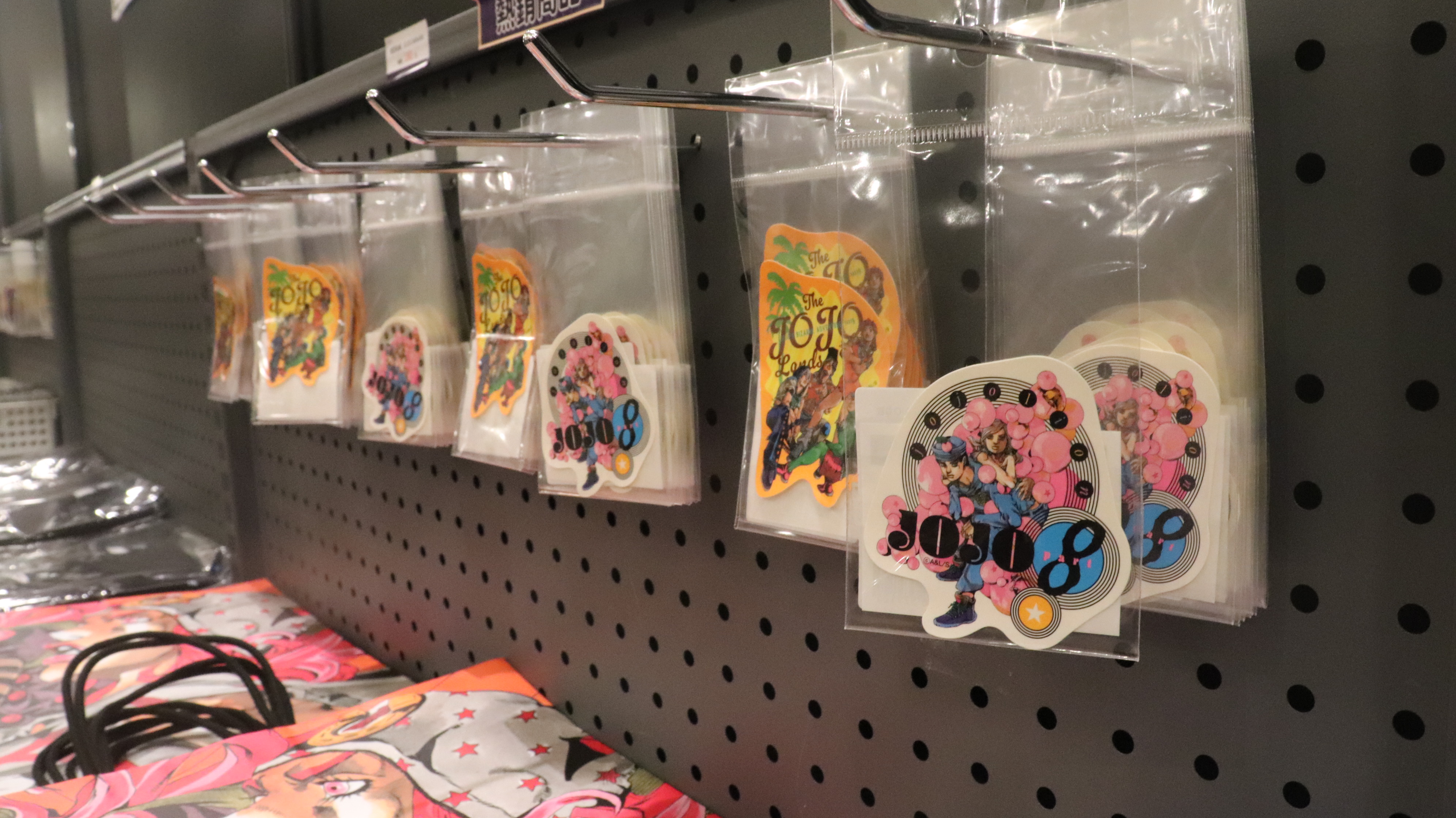 《飆馬野郎JoJo的奇妙冒險》複製原畫展商品區 超熱門角色貼紙區