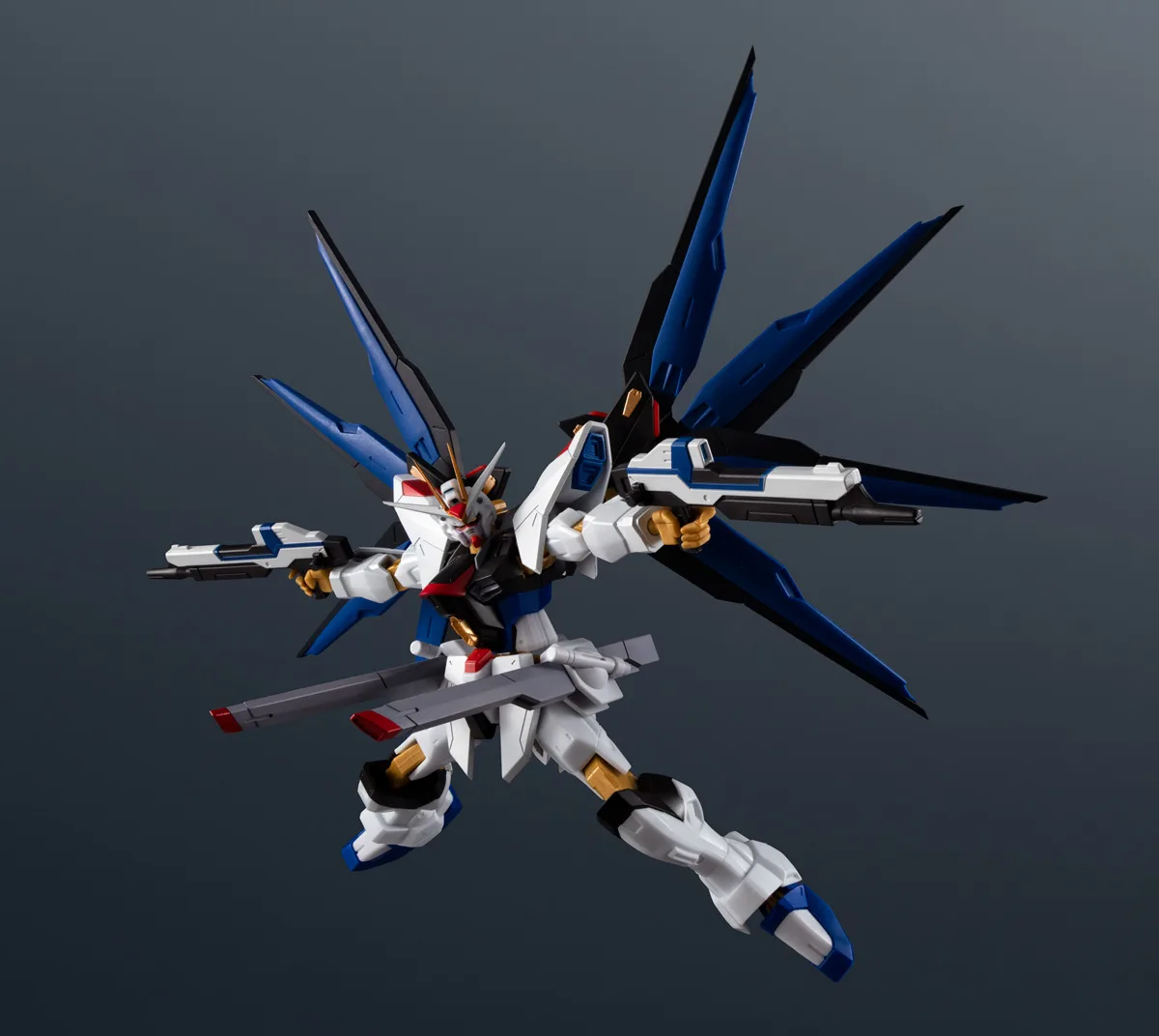 攻擊自由鋼彈全面進化！GUNDAM UNIVERSE新版震撼登場，可動全面升級、雙槍雙刀完美重現《SEED DESTINY》經典戰鬥！