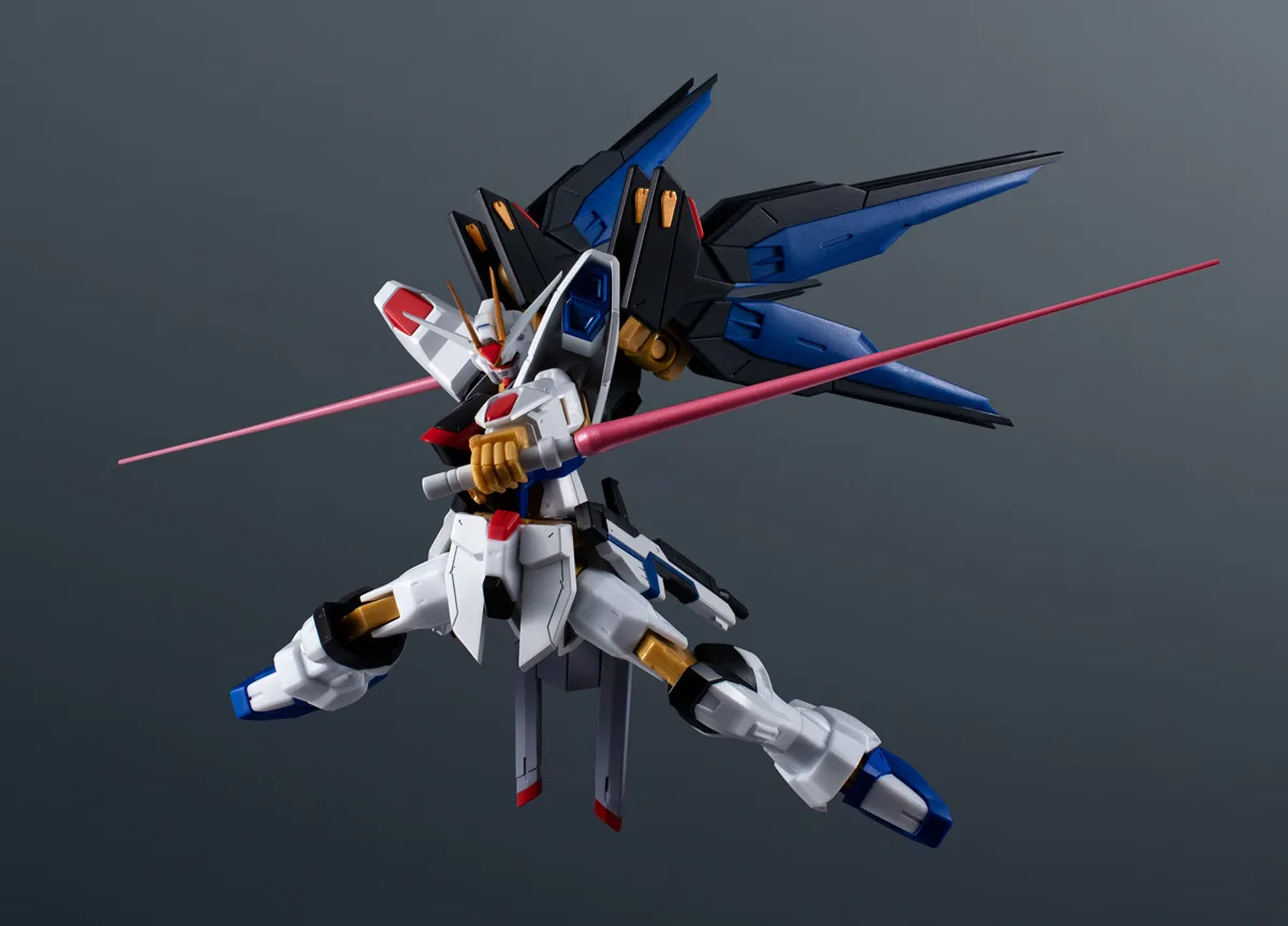 攻擊自由鋼彈全面進化！GUNDAM UNIVERSE新版震撼登場，可動全面升級、雙槍雙刀完美重現《SEED DESTINY》經典戰鬥！